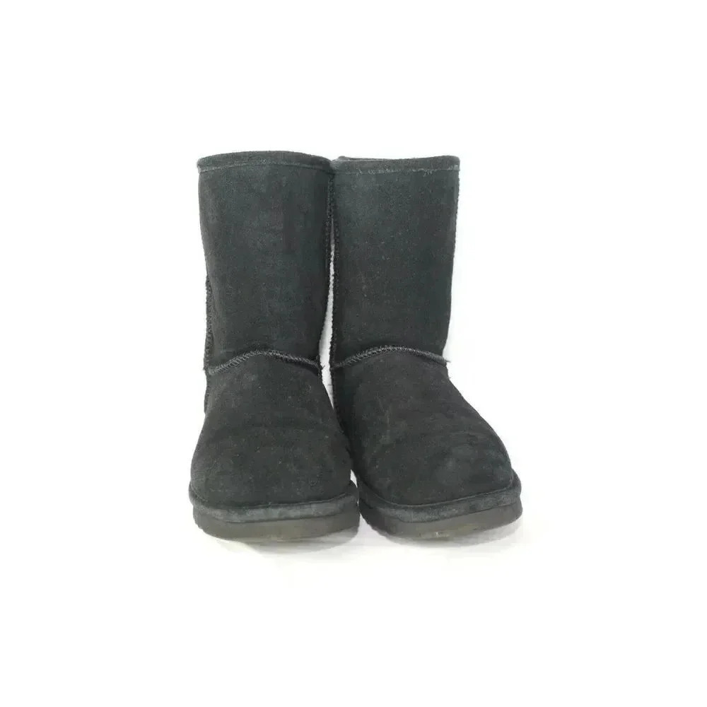 ladies BearPaw Boots size 6/7